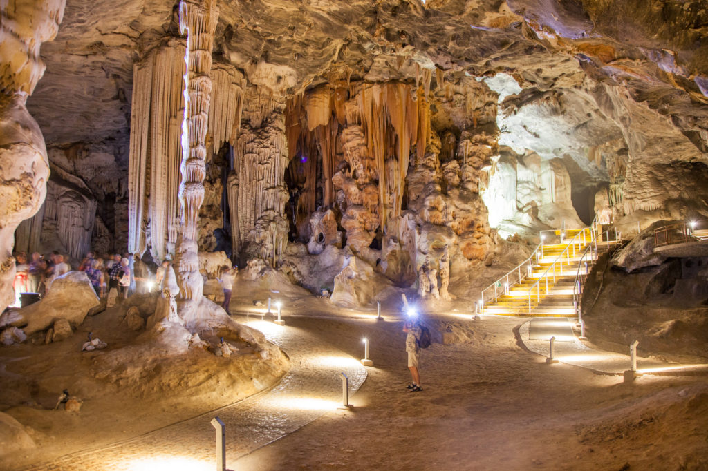 Кенго-пещеры