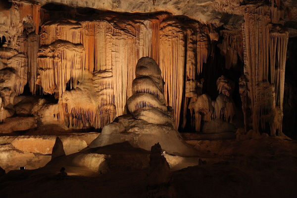 Пещеры Канго на маршруте Дорога Садов